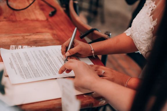 Women signing documents with a notary in Chicago